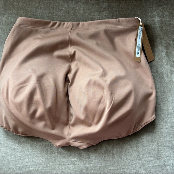 Skims NWT! Butt Enhancing Padded Shapewear Brief - Picture 3 of 7